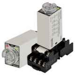 ATM4-55S Миниатюрный аналоговый таймер, 21,5x28x59,3мм, 14-конт. штекер, под розетку RT704-B, питание 200-230VAC, Запуск по вкл. питания, задержка по вкл. питания, Временной диапазон от 0,5 д